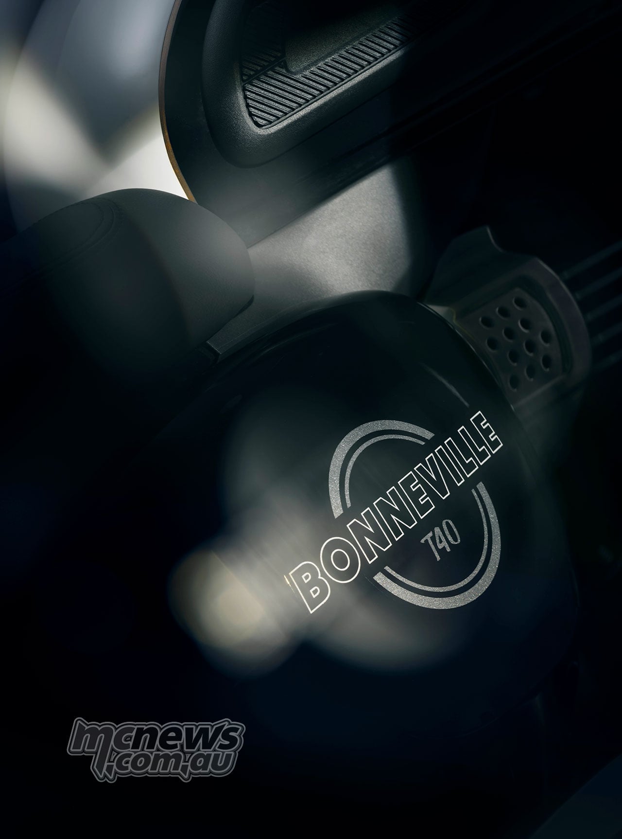 Bonneville T40 logo on the black side-cover of the 2027 Triumph Bonneville T40