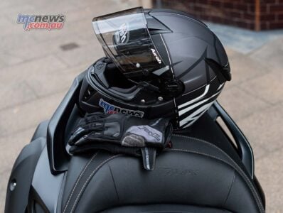 Yamaha TMax RbMotoLens Airoh Five