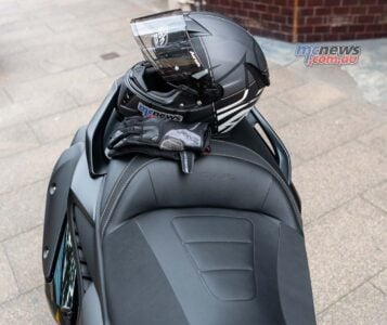 Yamaha TMax RbMotoLens Airoh Five