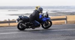 7 kg lighter than the more off-road focussed DE