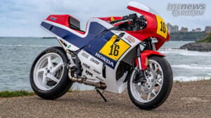 Honda CB750 Hornet Last Lap custom by Stilmoto in red, white and blue race bodywork