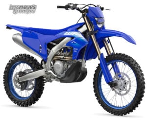 While the MY27 changes are extensive, Yamaha has retained familiar dimensions including a 955 mm seat height, 1470 mm wheelbase and 27-degree steering-head angle. 2027 Yamaha WR450F three-quarter studio view from the right front
